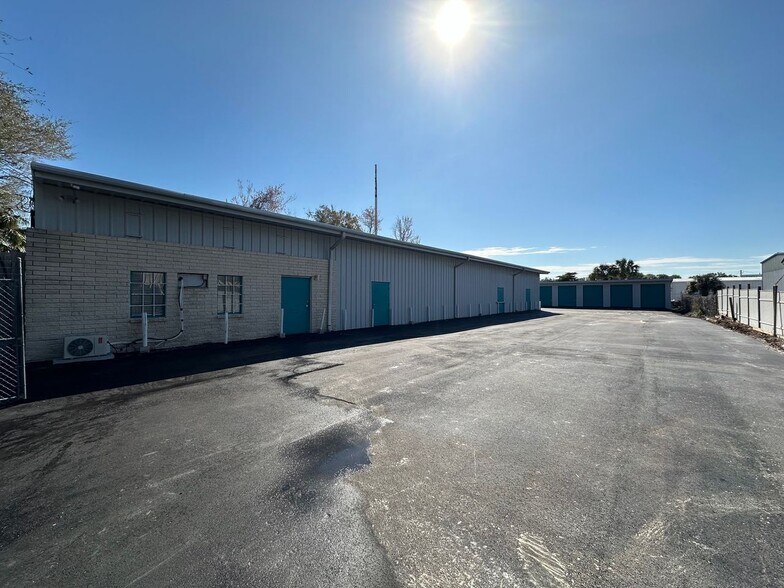 More Photos Of 3945 Sawyer Rd, Sarasota Self Storage For Sale