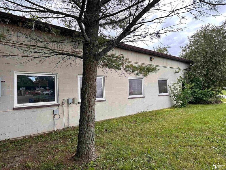 More Photos Of 420-440 Carey St, Deerfield Manufacturing For Sale