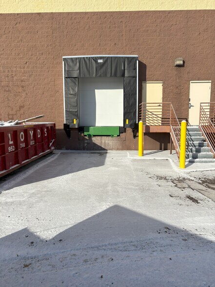 More Photos Of 5910 Rice Creek Pky, Shoreview Showroom For Lease