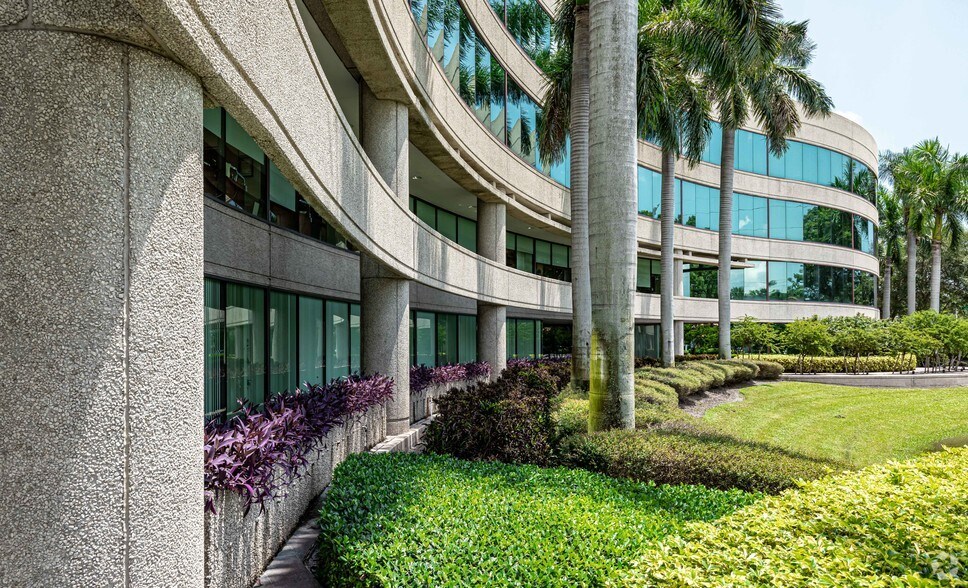 2255 Glades Rd, Boca Raton, FL 33431 Office For Lease