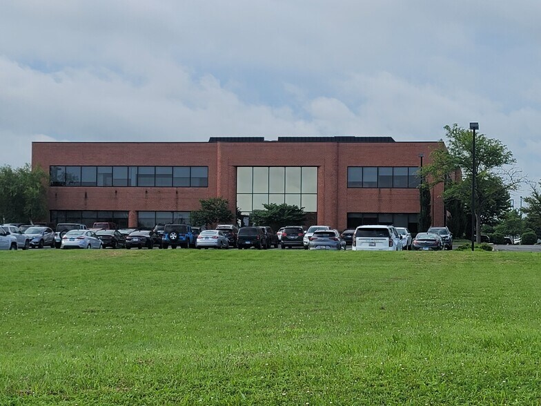 More Photos Of 3200 Robbins Rd, Springfield Office For Sale