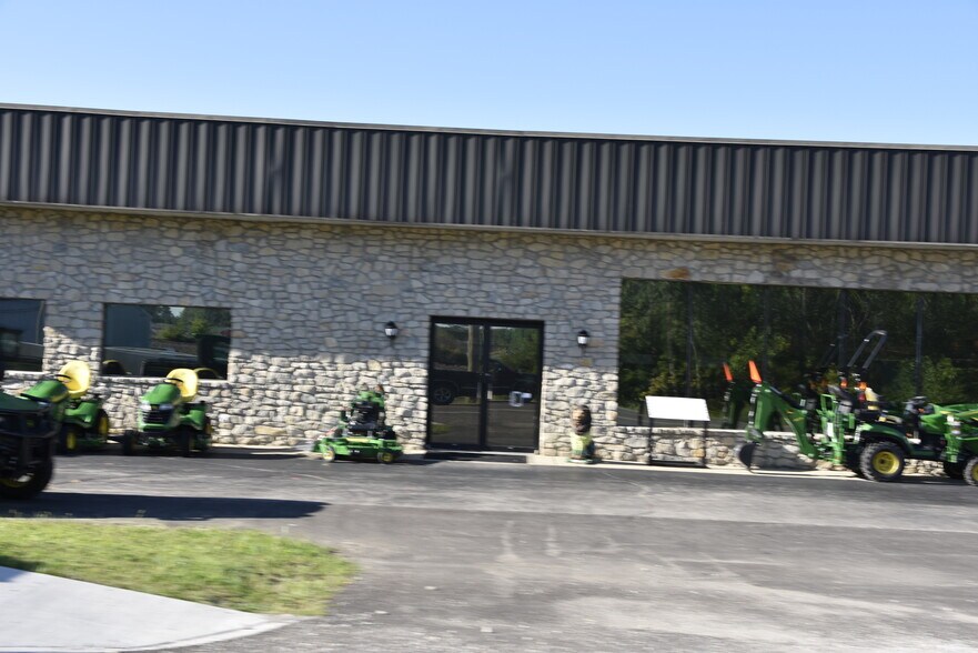 More Photos Of 1111 W 3rd St, Rushville Freestanding For Lease