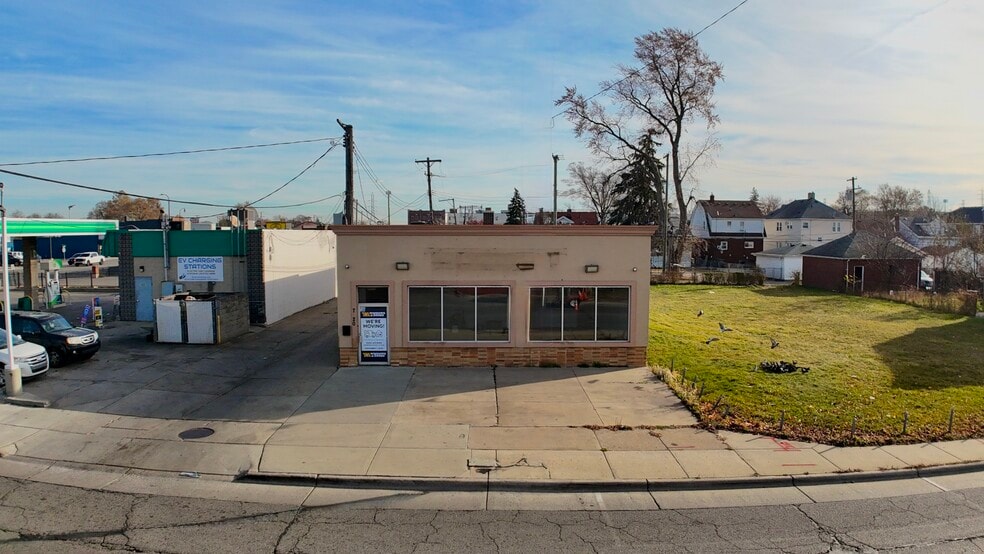More Photos Of 7120 Chase Rd, Dearborn Flex For Lease