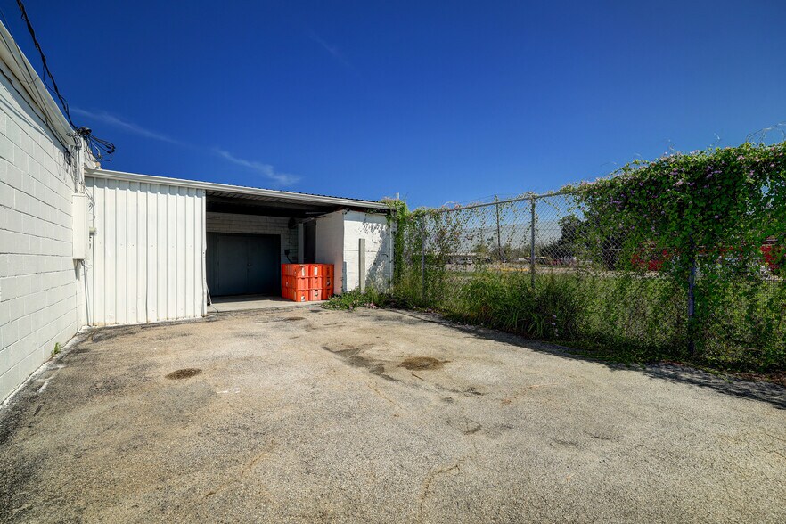 More Photos Of 905 W Main St, La Porte Warehouse For Sale