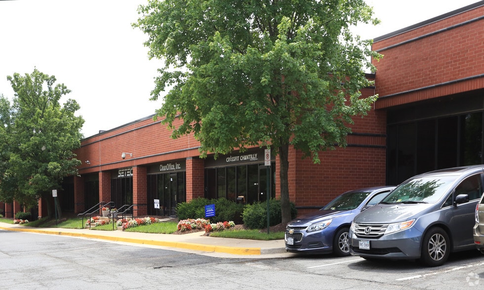 More Photos Of 4230 Lafayette Center Dr, Chantilly Unknown For Lease