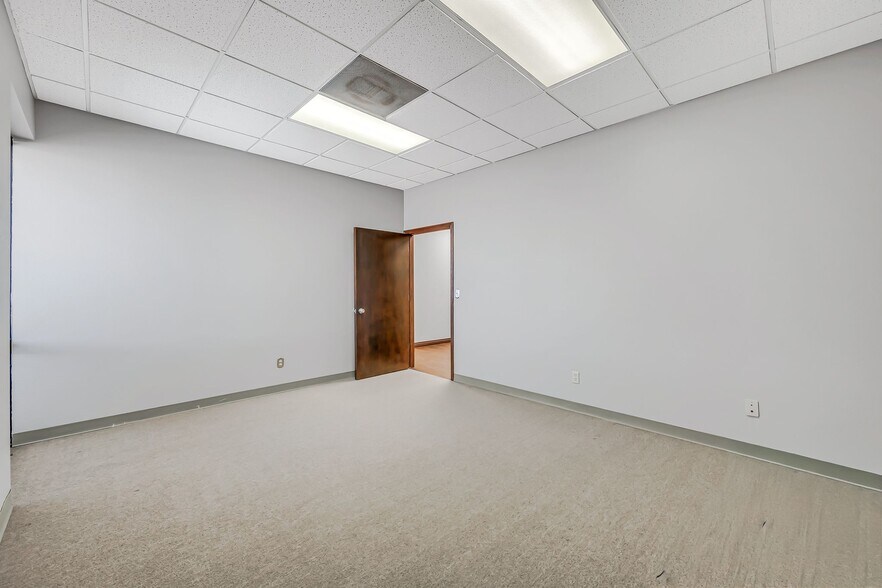 More Photos Of 145 E University Dr, Mesa Office For Lease