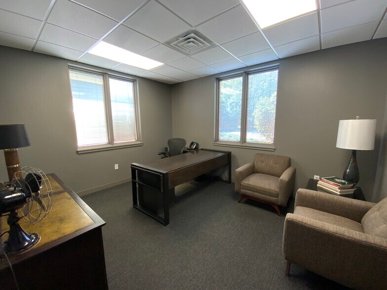 More Photos Of 3436-3500 Granite Cir, Toledo Medical For Lease