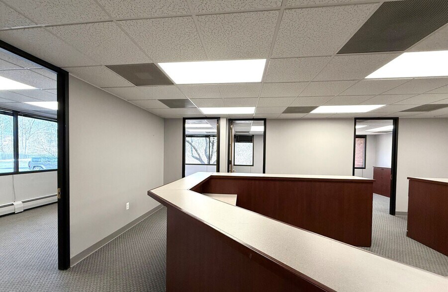 More Photos Of 32100 Telegraph Rd, Bingham Farms Medical For Lease