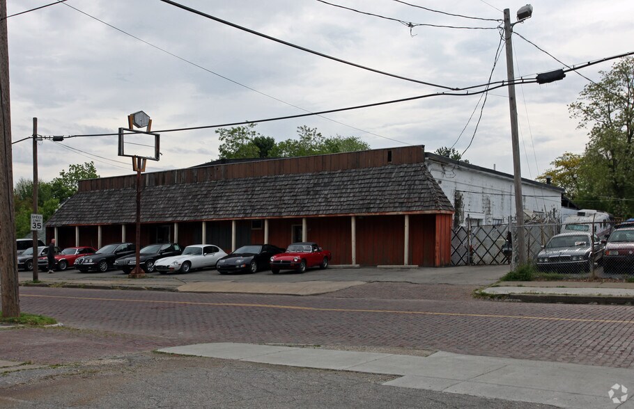 Primary Photo Of , Toledo General Retail For Sale