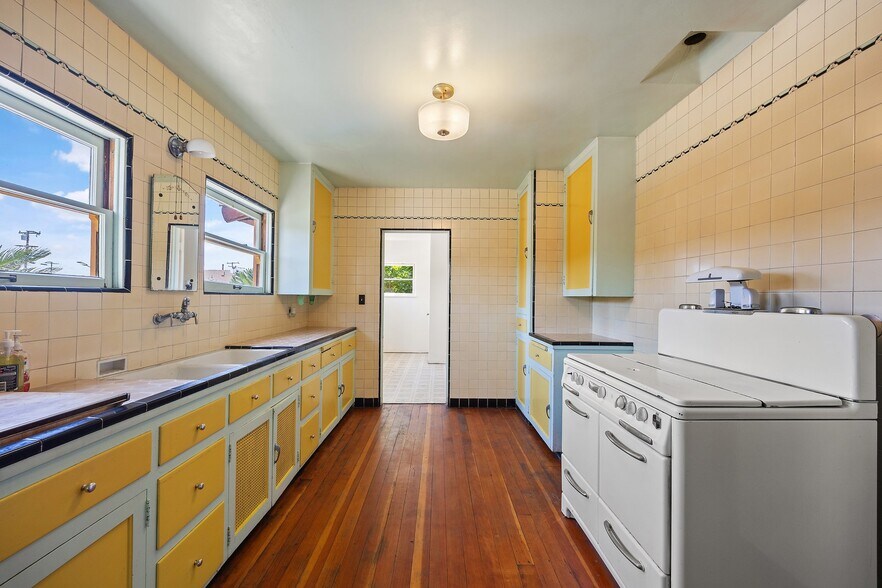 More Photos Of 720 W La Habra Blvd, La Habra General Retail For Sale