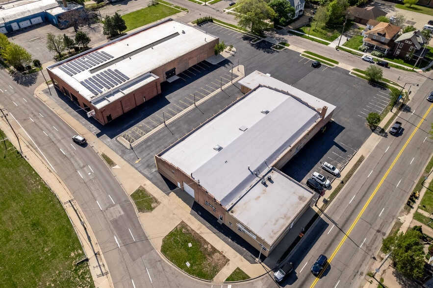 More Photos Of 208-210 Kishwaukee St, Rockford Light Distribution For Sale