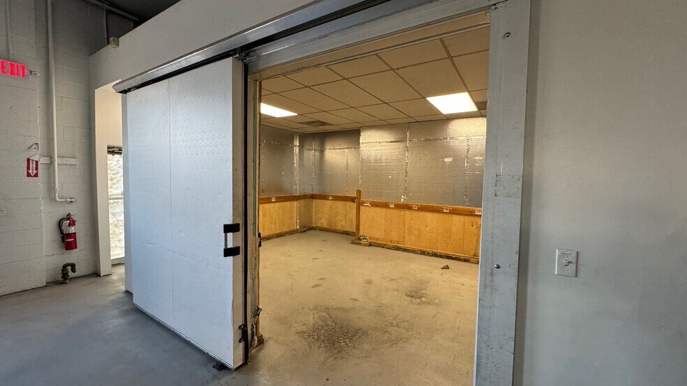 More Photos Of 236 Blackford Ave, Middlesex Warehouse For Lease