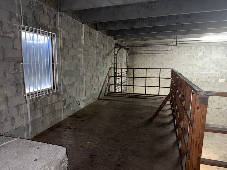 More Photos Of 2205 W 80th St, Hialeah Warehouse For Sale