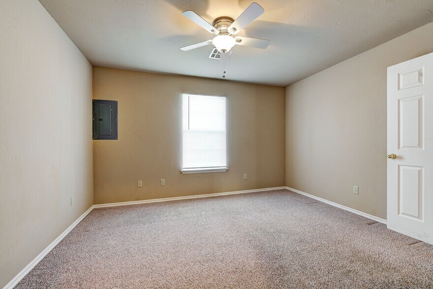 More Photos Of 713 S Locust St, Guthrie Apartments For Sale