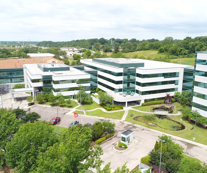 More Photos Of 1810 Pyramid Pl, Memphis Office For Lease