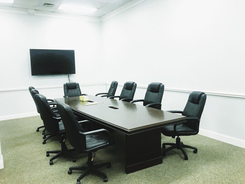 More Photos Of 12701 Executive Dr, Stafford Warehouse For Lease