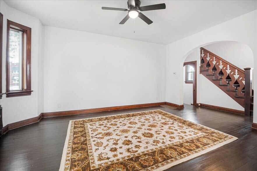More Photos Of 8700 Gravois Rd, Saint Louis Storefront Retail Residential For Sale