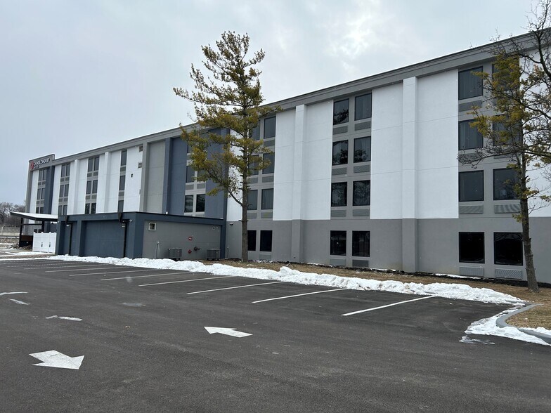 More Photos Of 1100 Mediterranean Ave, Columbus Hotel For Sale