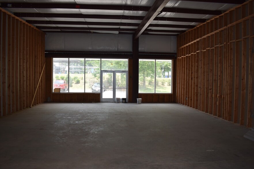 More Photos Of 1760 Decherd Blvd, Decherd Medical For Lease