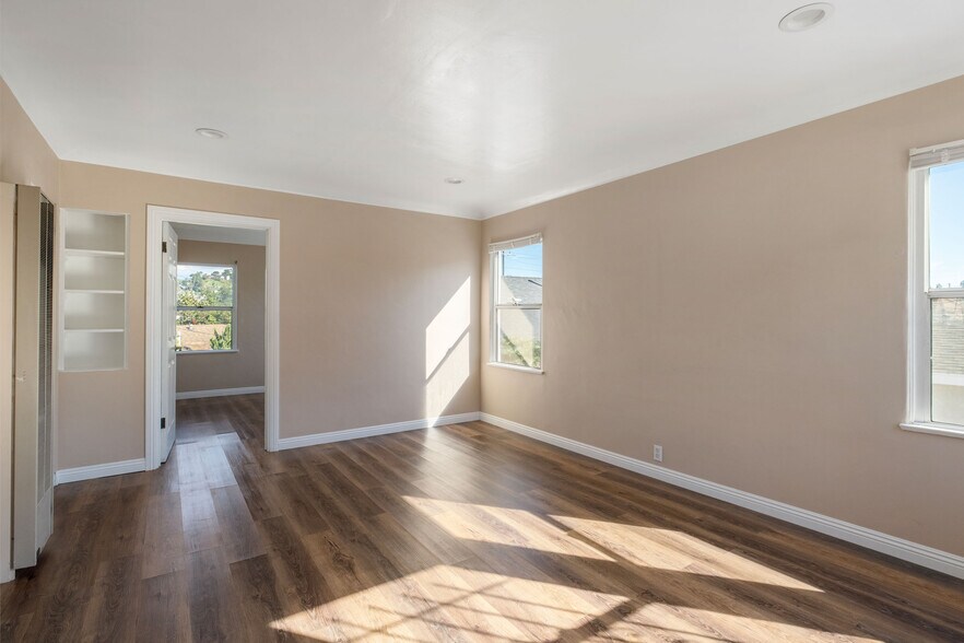 More Photos Of 2351 Cabot St, Los Angeles Apartments For Sale
