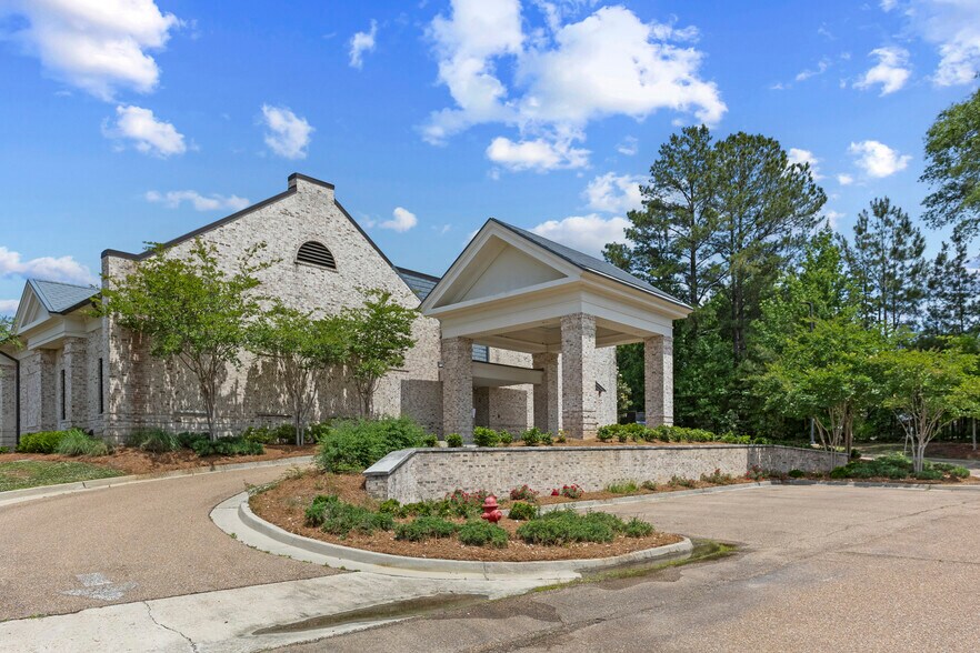 More Photos Of 160 Fountains Blvd, Madison Medical For Sale