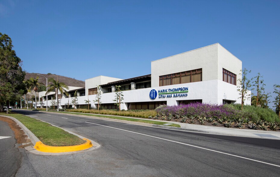 More Photos Of 25500 Hawthorne Blvd, Torrance Office For Lease