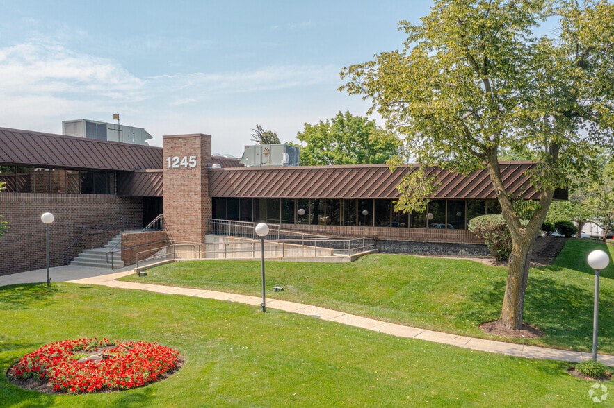 More Photos Of 1245-1247 Milwaukee Ave, Glenview Office For Lease