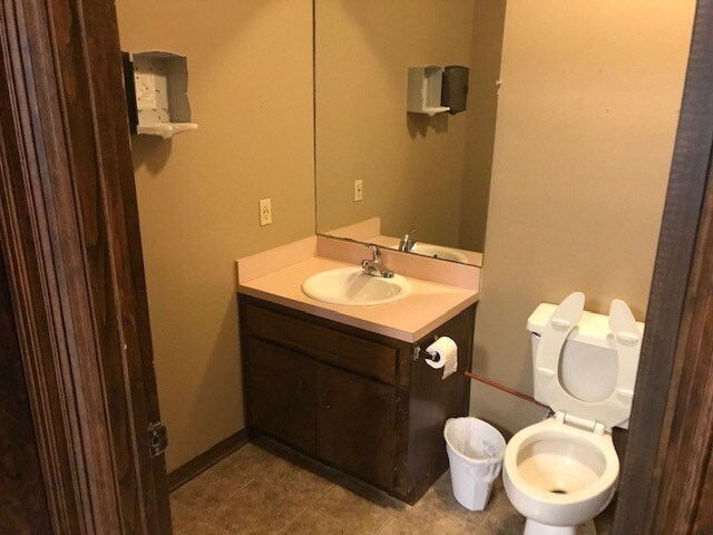 More Photos Of 7840 Pine Forest Rd, Pensacola Office For Sale