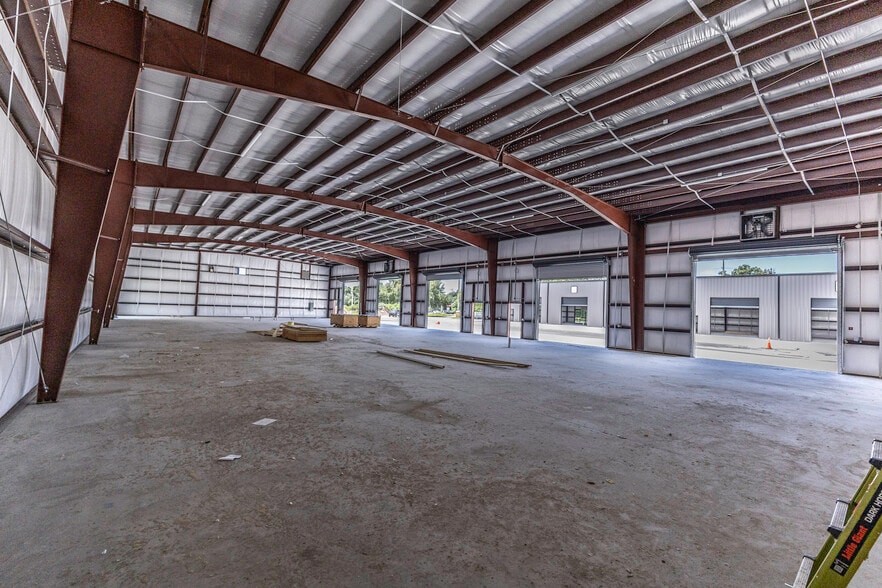 More Photos Of 3023 E C 48, Center Hill Warehouse For Lease