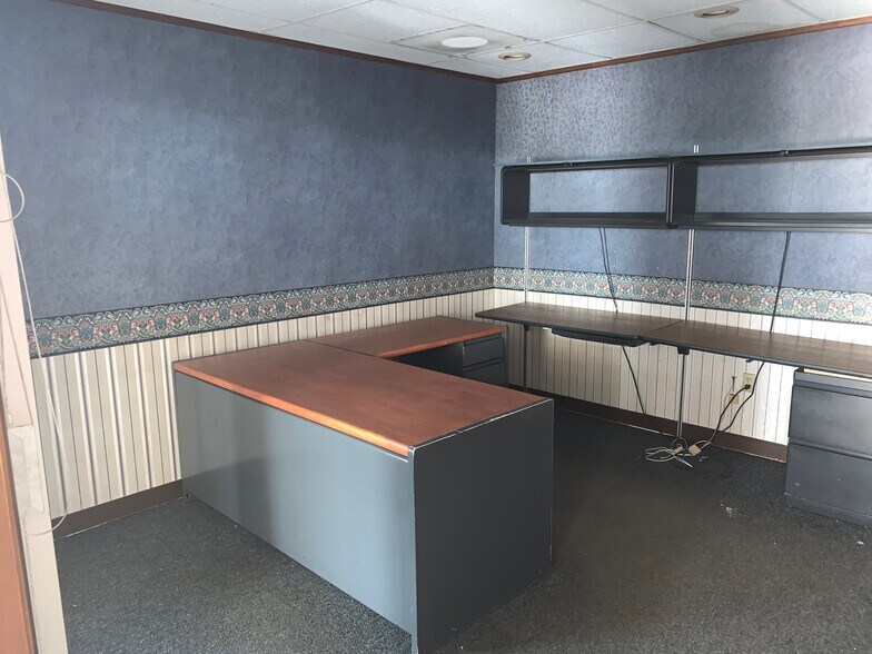 More Photos Of 3926 Pearl Rd, Medina Auto Dealership For Lease
