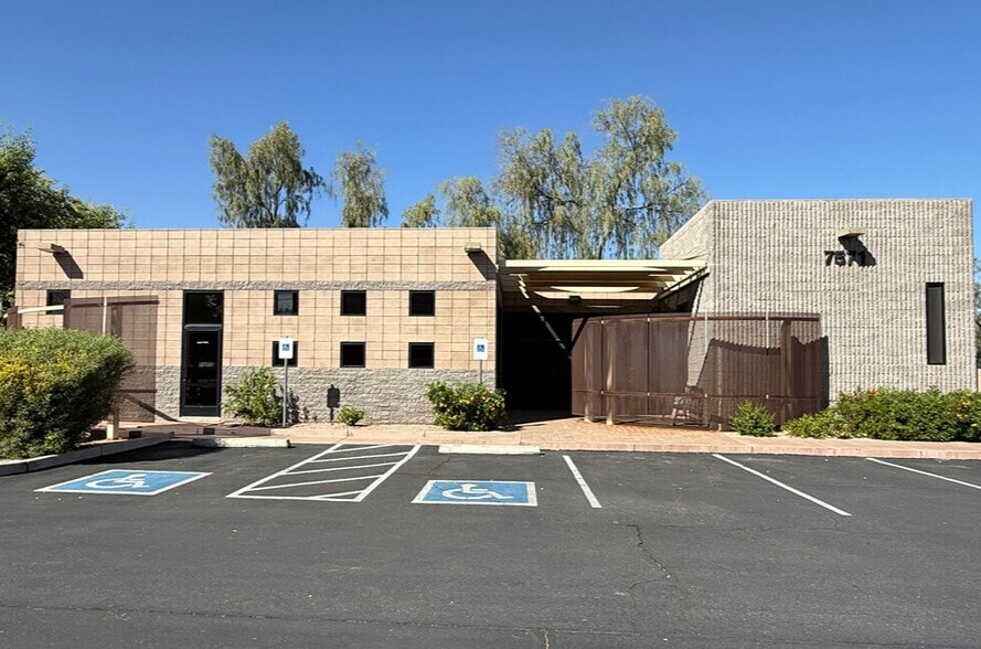 Primary Photo Of 7571 S Willow Dr, Tempe Medical For Lease