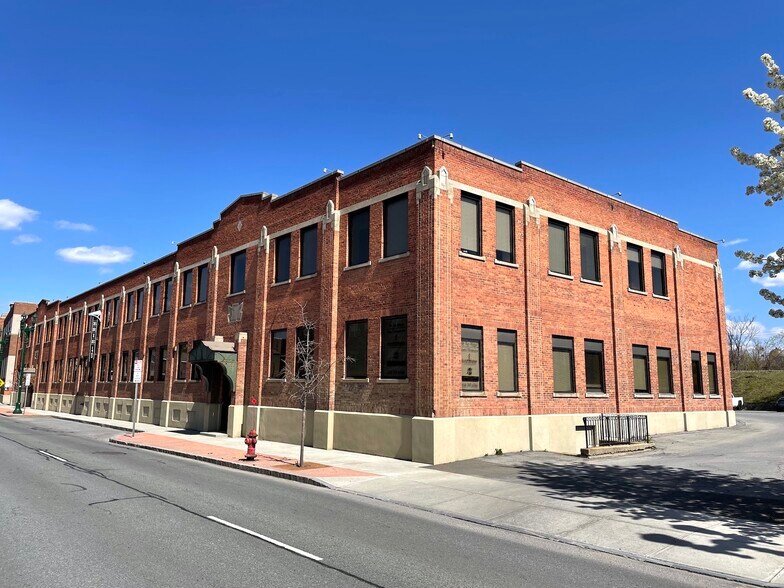 More Photos Of 1462 Erie Blvd, Schenectady Office For Lease