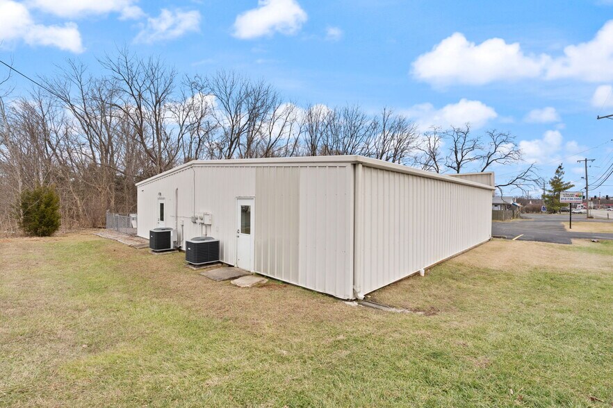 More Photos Of 1990 NW In-337, Corydon Medical For Sale