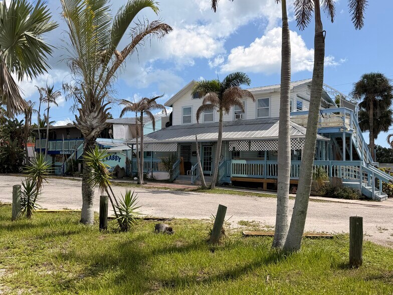 More Photos Of 4391 Dixie Hwy NE, Palm Bay Restaurant For Sale