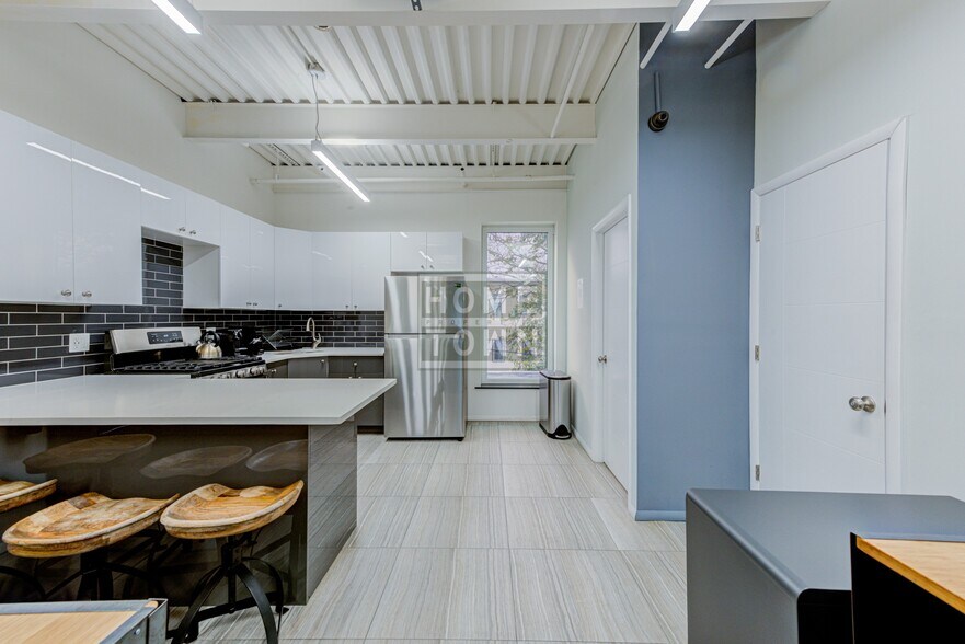 More Photos Of 264 49th St, Brooklyn Flex For Sale