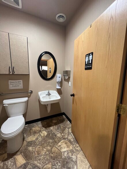 More Photos Of 77 Adcock Dr, Alamosa Healthcare For Sale