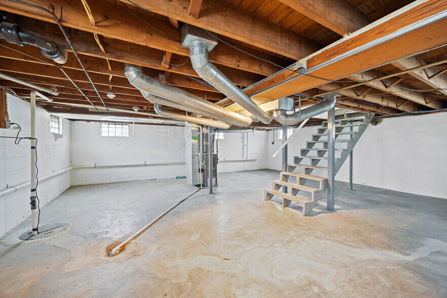 More Photos Of 4734 Dixie Hwy, Louisville Loft Creative Space For Lease