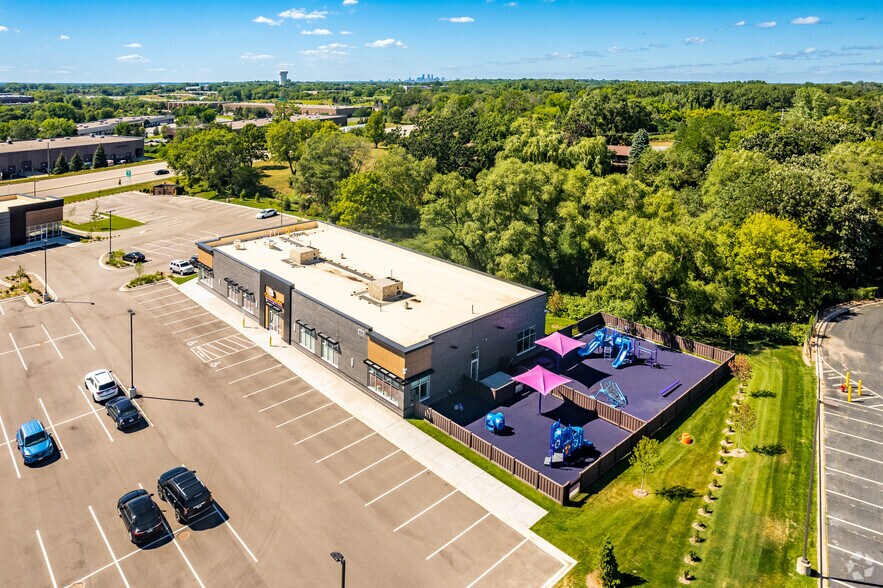 More Photos Of 855 Vikings Parkway, Eagan Restaurant For Lease