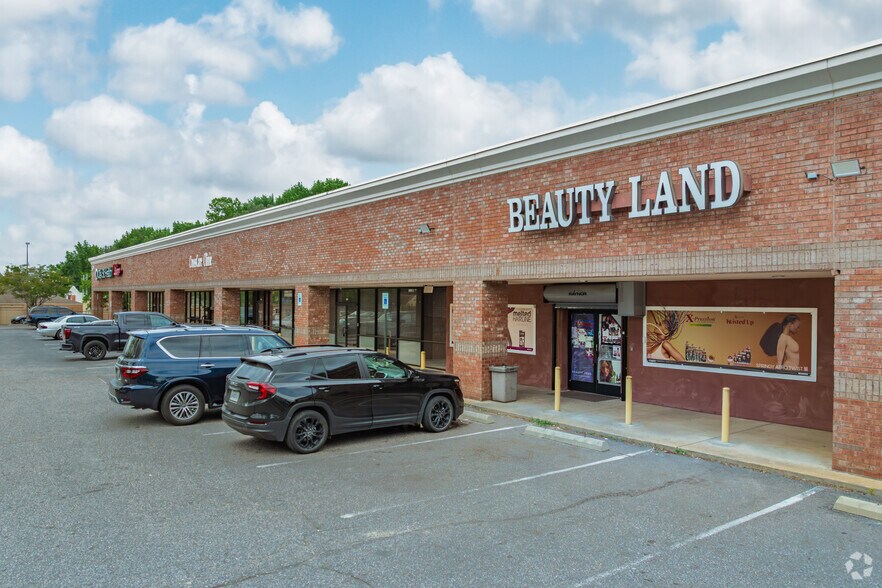 More Photos Of 5339 Elvis Presley Blvd, Memphis Storefront Retail Office For Lease