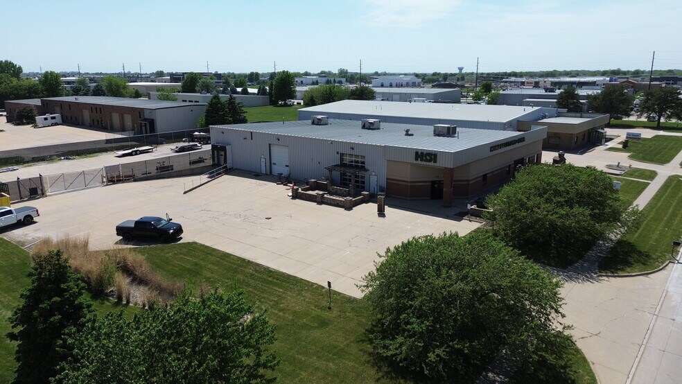 More Photos Of 16180 Laurel St, Waukee Flex For Lease