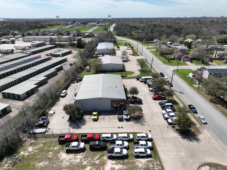 More Photos Of 2770 Osborn Ln, Bryan Showroom For Sale