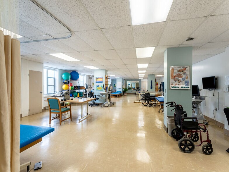 More Photos Of 116 Eddie Dowling Hwy, North Smithfield Hospital For Sale