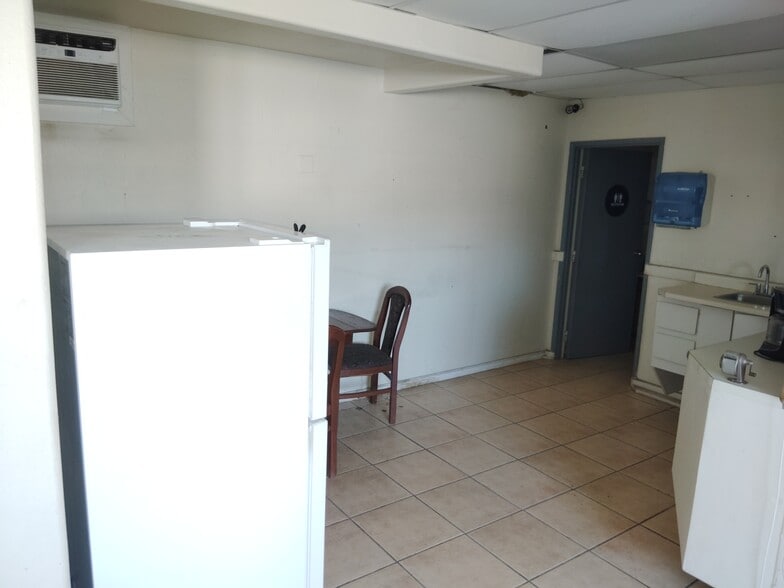 More Photos Of 65355 Dillon Rd, Desert Hot Springs Warehouse For Lease