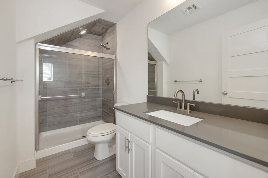More Photos Of 437 SW B St, Bentonville Apartments For Lease