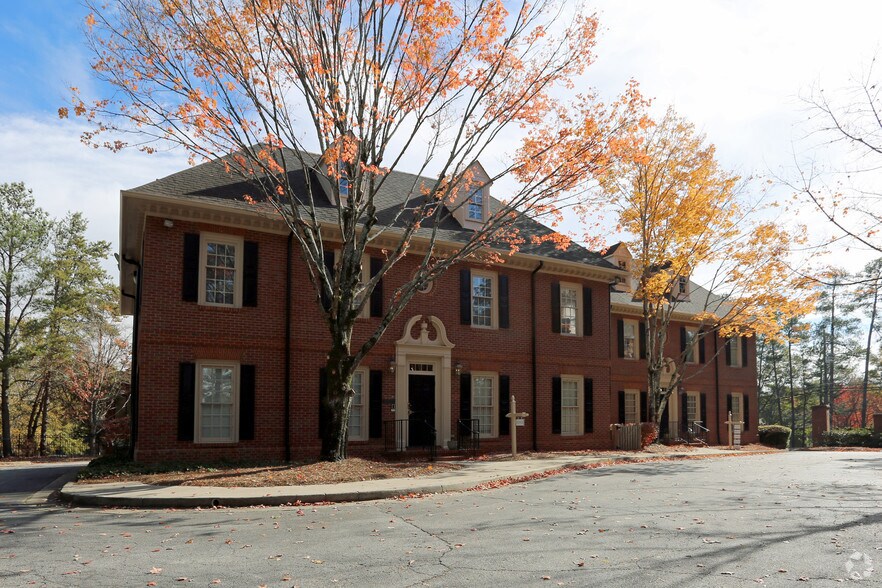 More Photos Of 8046 Roswell Rd, Atlanta Office For Sale