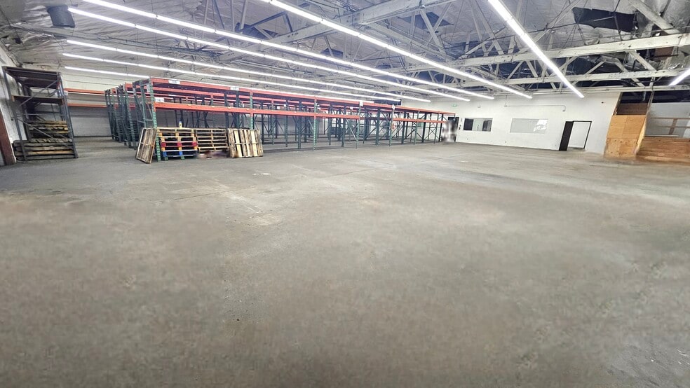 More Photos Of 465 E 32nd St, Los Angeles Warehouse For Lease
