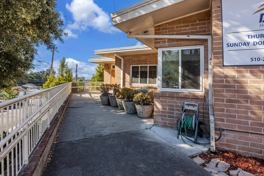 More Photos Of 4677 Tompkins Ave, Oakland Religious Facility For Sale