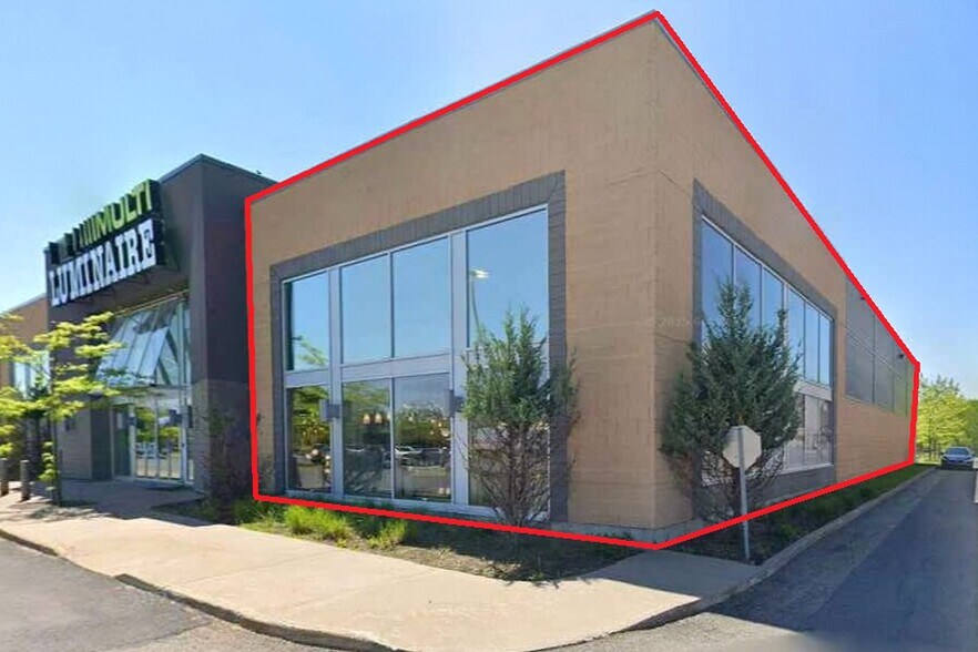 Primary Photo Of 1431 Boul Des Promenades, Saint-hubert General Retail For Sale