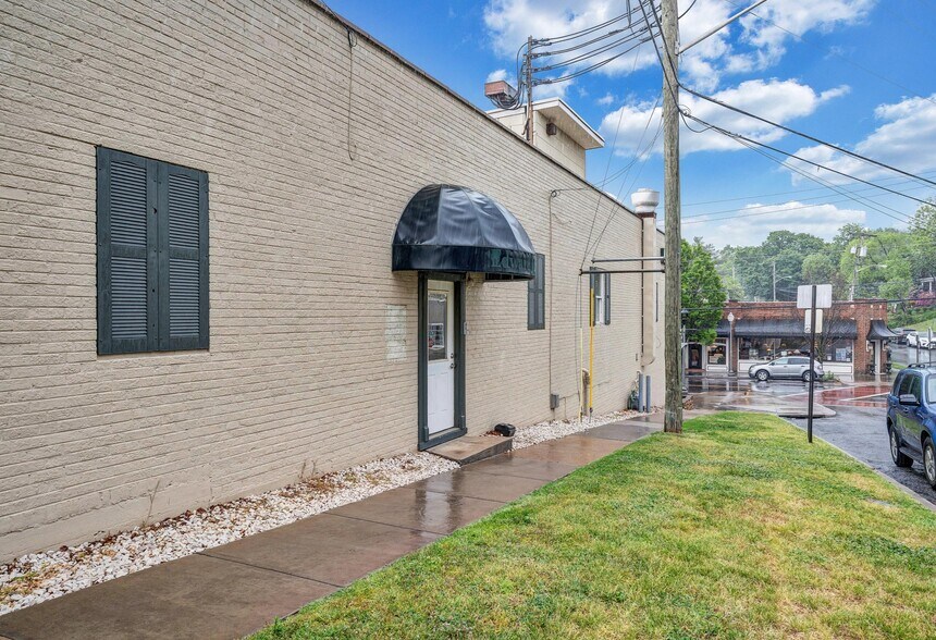 Primary Photo Of 1329 Grandin Rd SW, Roanoke Storefront Retail Office For Lease
