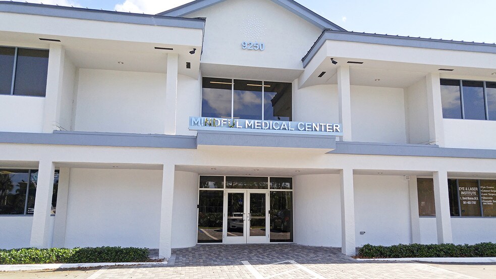 More Photos Of 9250 Glades Rd, Boca Raton Medical For Lease